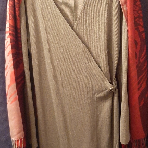 Dress - Picture 2 of 2